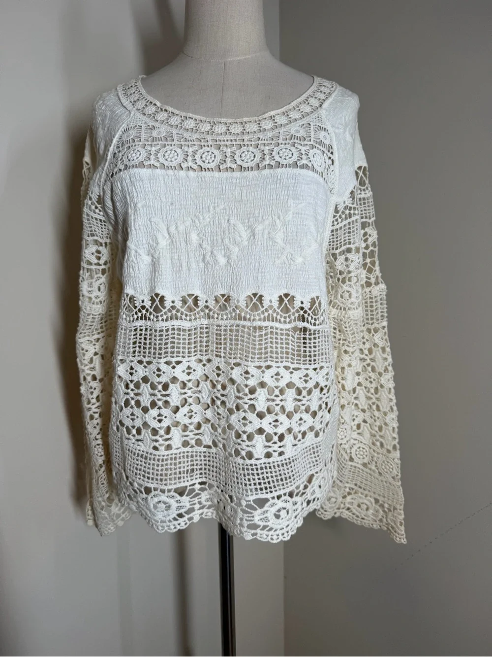 Anthropologie Deletta Ivory crochet -SZ XS* - Bell Sleeves Top